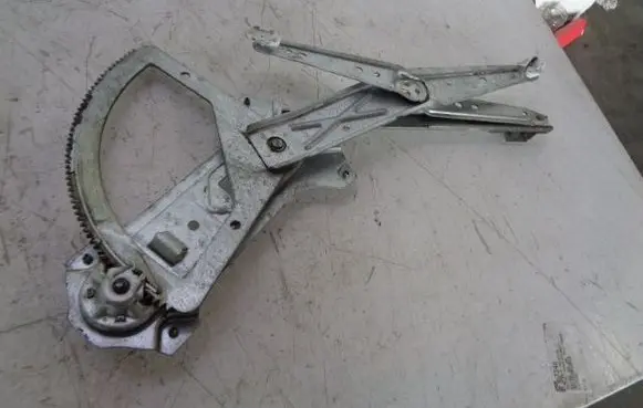 Opel Vectra B Front door manual window regulator 90464334