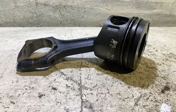 Piston with connecting rod