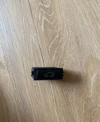 Tailgate opening switch