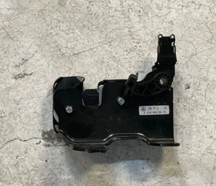 Mercedes-Benz CLS C218 X218 Seat back rest lock catch A2189200072