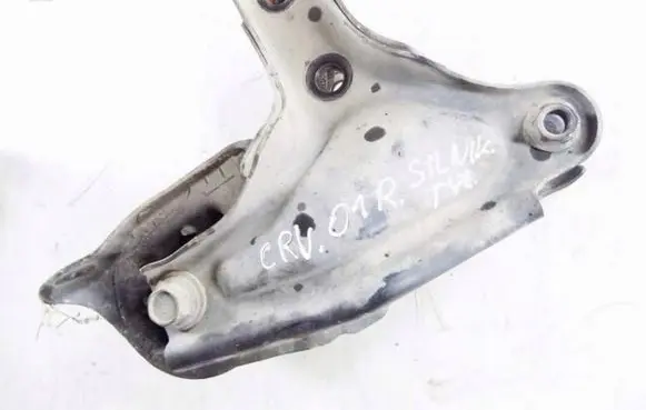 Honda CR-V Engine mounting bracket