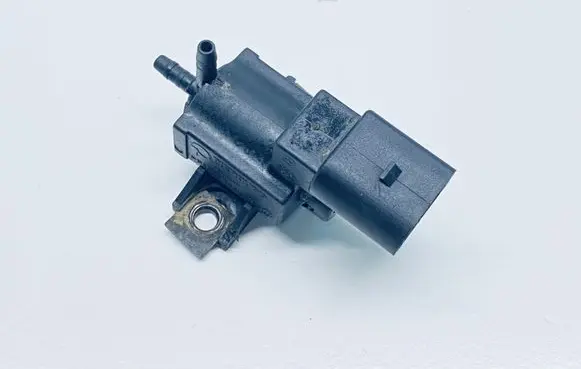 Volkswagen Touareg II Turbo solenoid valve 037906283D