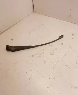 Rear wiper blade arm