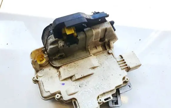 Audi A4 S4 B7 8E 8H Front door lock 8e1837015ah