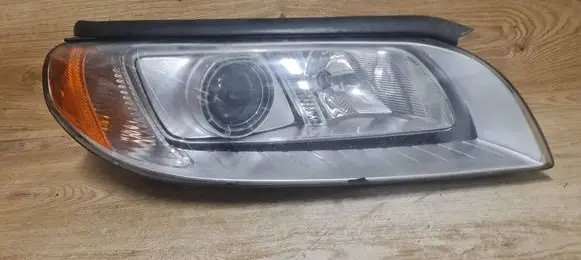 Volvo V70 Headlight/headlamp 31214348