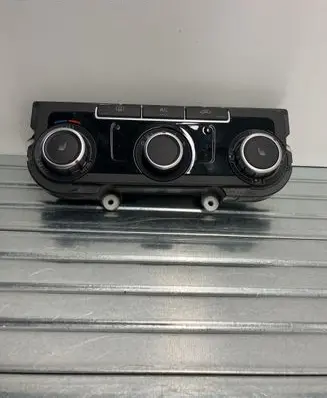 Volkswagen Golf VI Climate control unit 789843