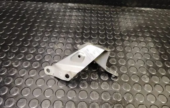 Audi A7 S7 4G Fender mounting bracket 4G8821136C