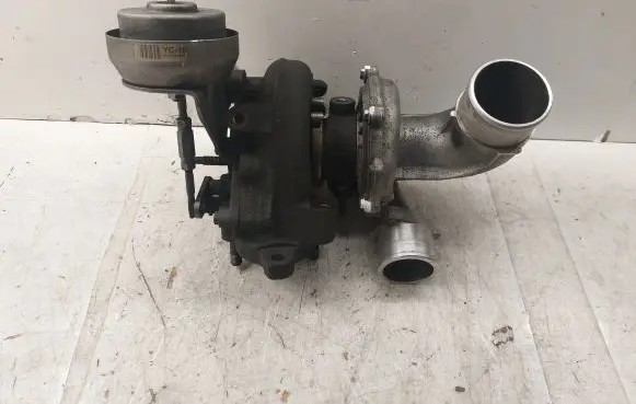 Toyota Avensis T270 Turbo 172010R060 100420017379