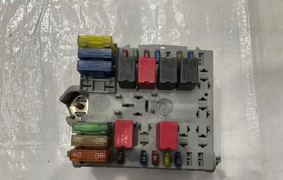 Fiat Punto (188) Fuse module 46835595
