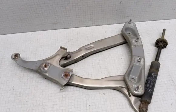 Mercedes-Benz C W202 Engine bonnet/hood hinges 2028800228 2028800029