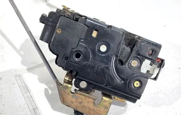 Audi A4 S4 B6 8E 8H Front door lock 4B1837015B