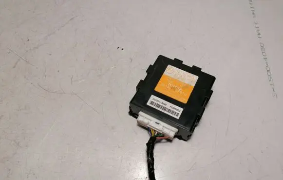 Toyota Corolla Verso AR10 Alarm control unit/module 081900F810
