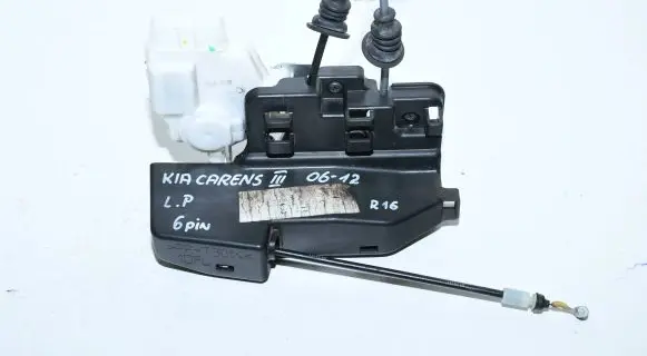 KIA Carens II Front door lock