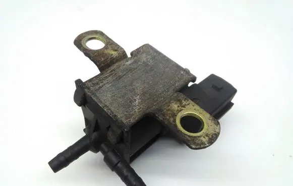 Volkswagen PASSAT B4 Turbo solenoid valve 72189500