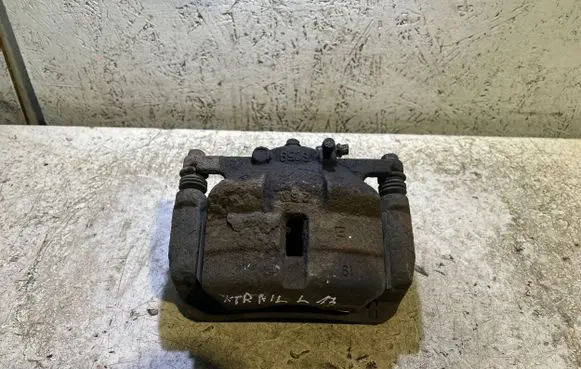 Nissan X-Trail T31 Front brake caliper