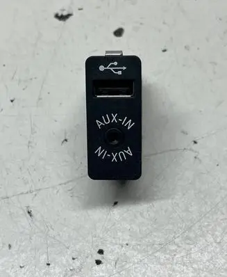 BMW X5 F15 USB socket connector 9266607