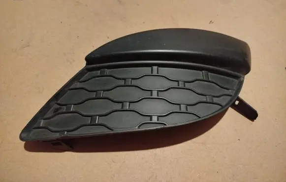 Renault Twingo II Front bumper lower grill 