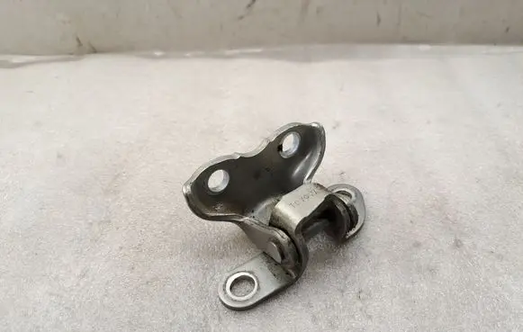 Toyota Avensis T250 Rear door upper hinge 6876005020