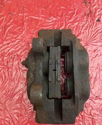 Toyota Land Cruiser (BJ70) Front brake caliper