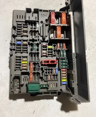 BMW 3 E90 E91 Fuse module 10688710