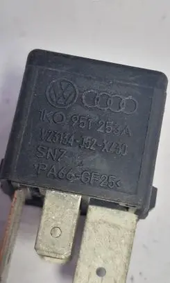 Volkswagen Touareg I Other relay 1K0951253A PA66GF25 V23134J52XA30