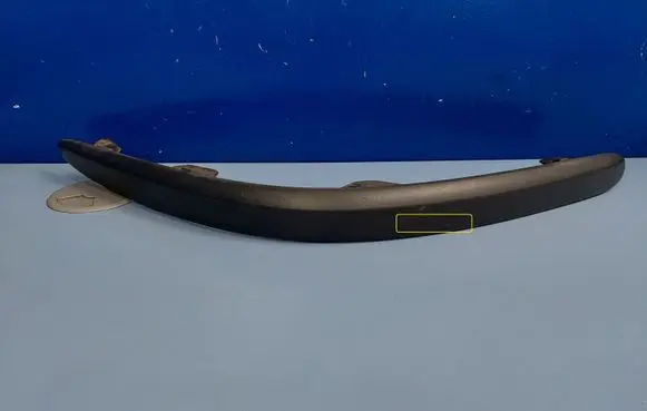 Front bumper splitter molding
