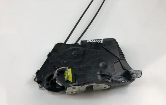 Toyota Yaris Coupe door lock (next to the handle) T4311140