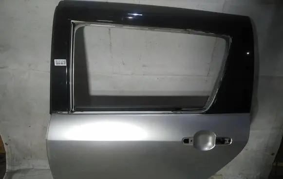 Suzuki Swift I Rear door pilkos