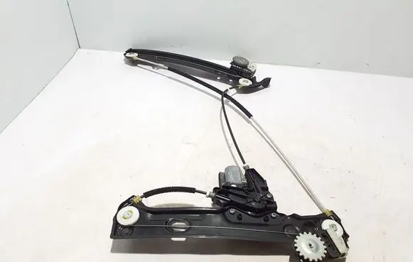 BMW 4 G22 G23 G24 G26 Front door window regulator with motor E01807108