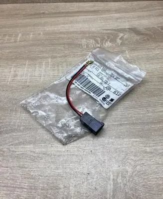 Volkswagen Polo IV 9N3 Plug wire 1H0051733E
