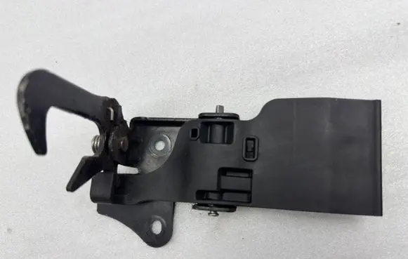 Audi A8 S8 D4 4H Engine bonnet/hood lock/latch loop/hook 4H0823485C 4H0823485