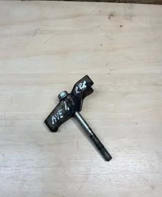 Toyota Avensis T270 Fuel Injector clamp holder 
