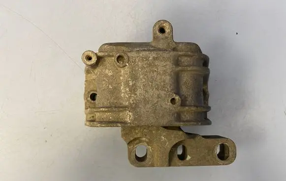 Volkswagen PASSAT B6 Engine mount bracket 1K0199262