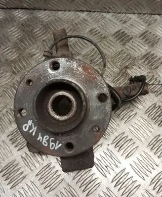 Nissan Note (E11) Front wheel hub