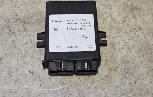 Mercedes-Benz Sprinter W901 W902 W903 W904 Door central lock control unit/module A0004461019