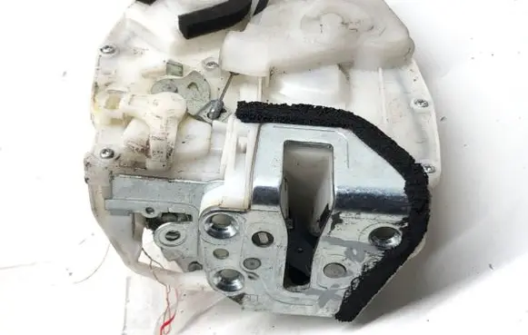 Suzuki SX4 Rear door lock