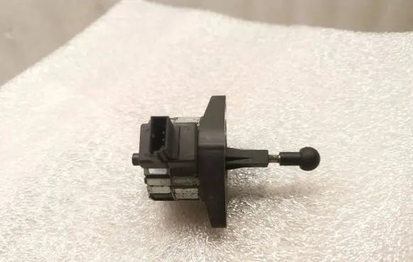 Headlight level adjustment motor