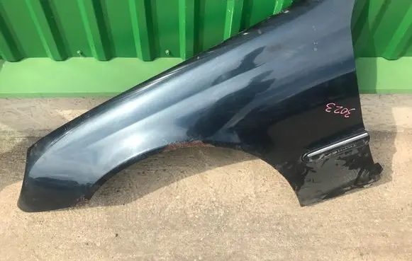 Mercedes-Benz E W210 Fender