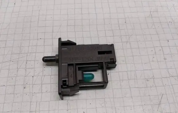 Toyota Corolla E120 E130 Sensor 16676447 8126033030 12V12W