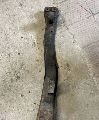 Mitsubishi Carisma Gearbox mounting bracket