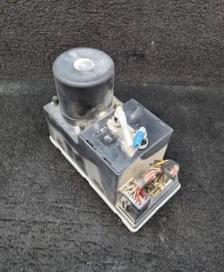 Audi A3 S3 8L Central locking vacuum pump 8D0862257B