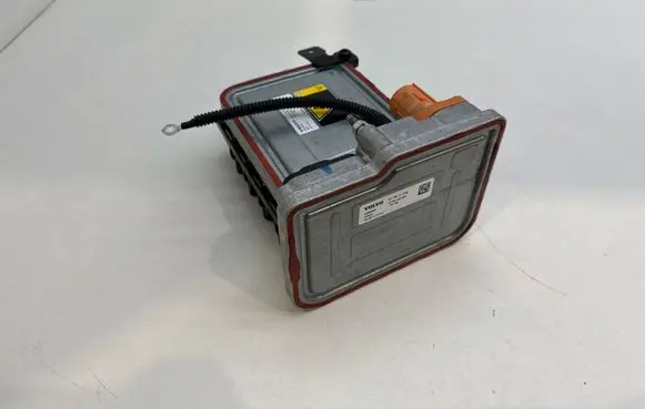 Polestar 2 Voltage converter inverter 32352953