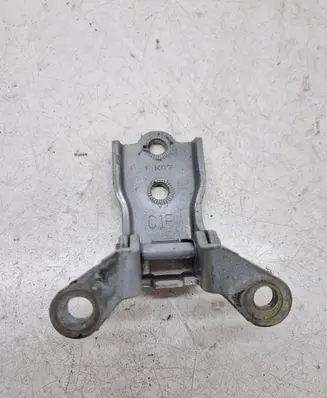 Chevrolet Captiva Front door upper hinge