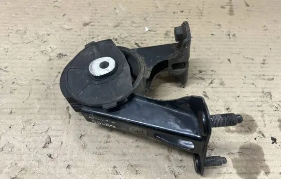 Toyota Prius (XW30) Engine mount bracket