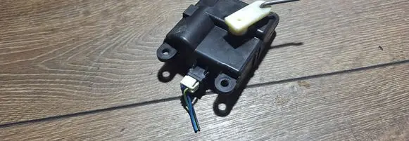 Subaru Impreza II Air flap motor/actuator 3b60030850