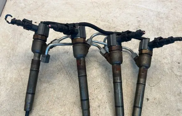 Hyundai i30 Fuel injectors set 0445110256