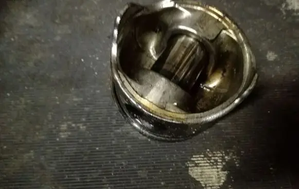 Renault Trafic II (X83) Piston 