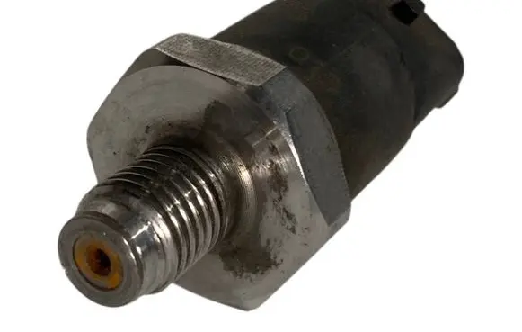 BMW 5 E39 Fuel pressure sensor 0281002475