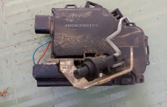 Audi A6 S6 C5 4B Rear door lock 4B0839015B PA6650MGF