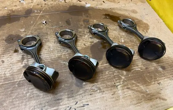 Toyota RAV 4 (XA50) Piston with connecting rod